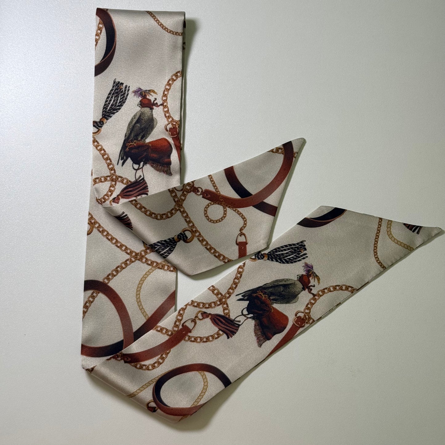 Off-white twilly (silk)