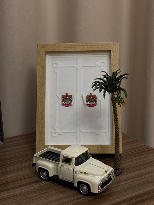 Old door frame , old car, palm🌴